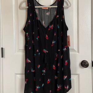 Sleeveless parrot print top
